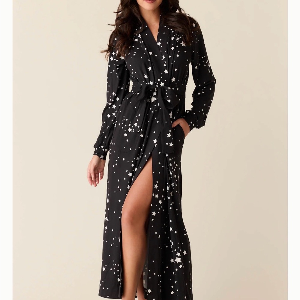 Skyler Cloud Jersey Banded Long Robe in Black Stars